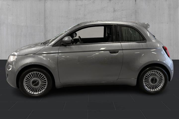 Grå Fiat 500e fra 2023
