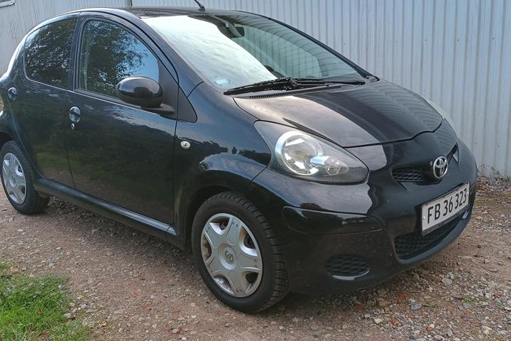 Sort Toyota Aygo fra 2011