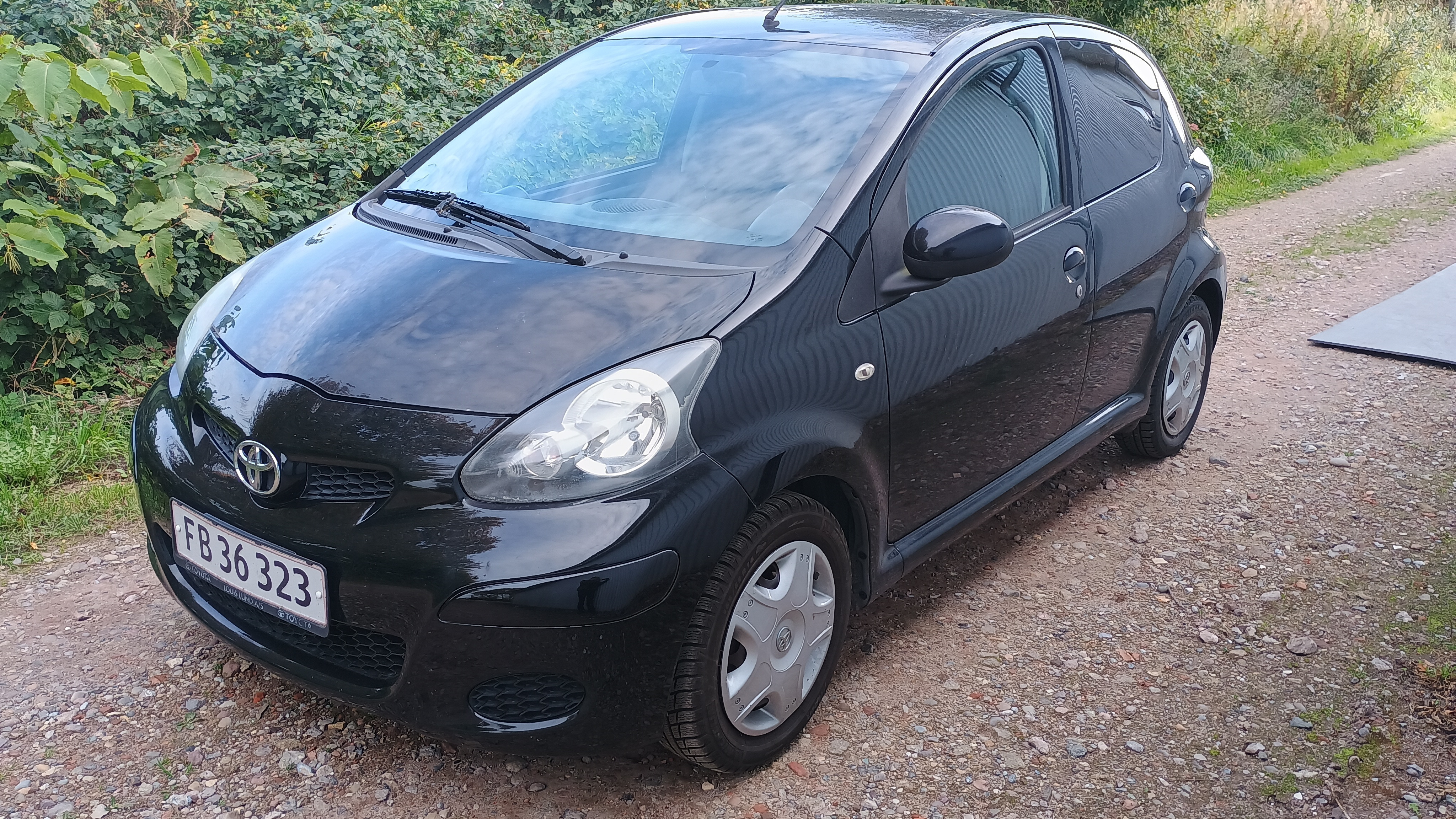 Sort Toyota Aygo fra 2011