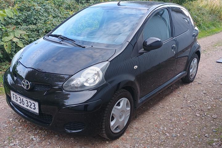 Sort Toyota Aygo fra 2011