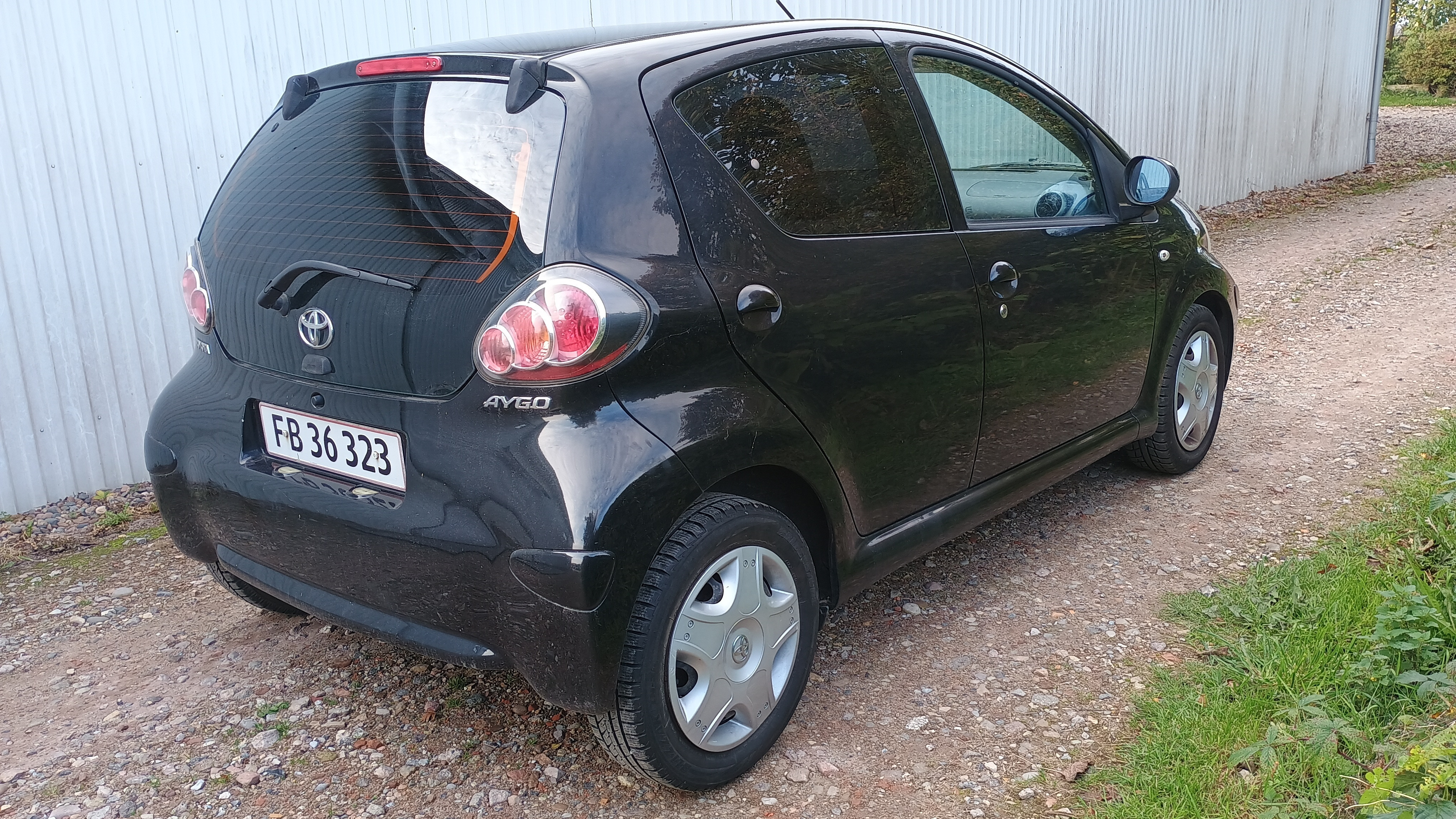 Sort Toyota Aygo fra 2011