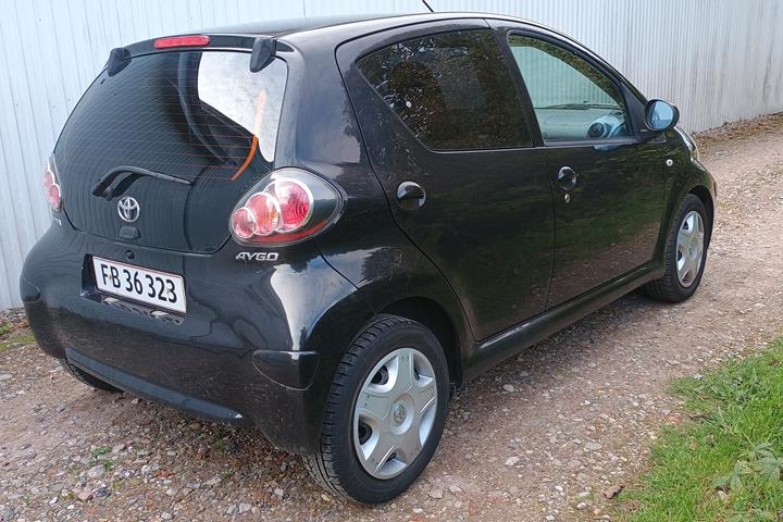 Sort Toyota Aygo fra 2011