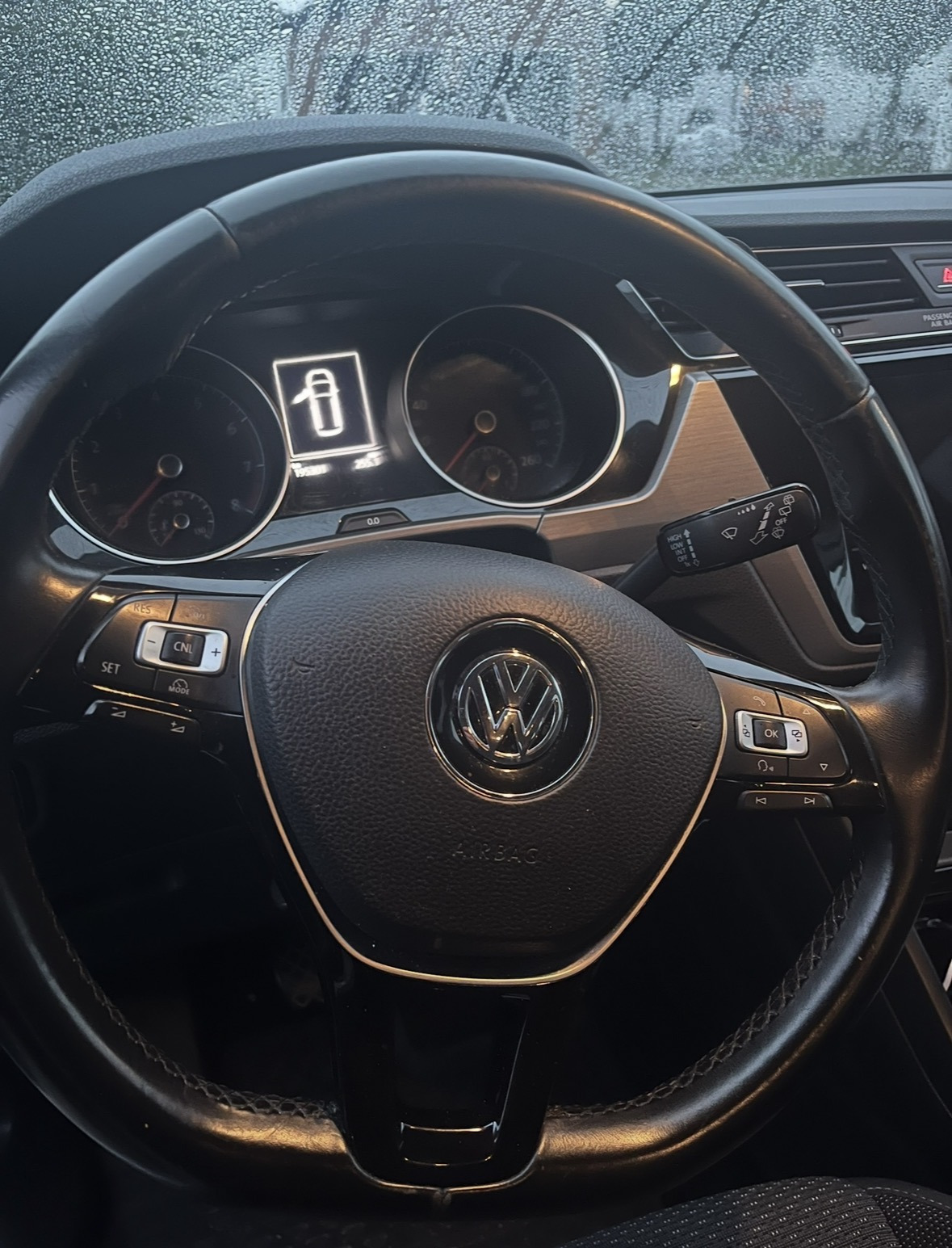 Hvid VW Touran fra 2017