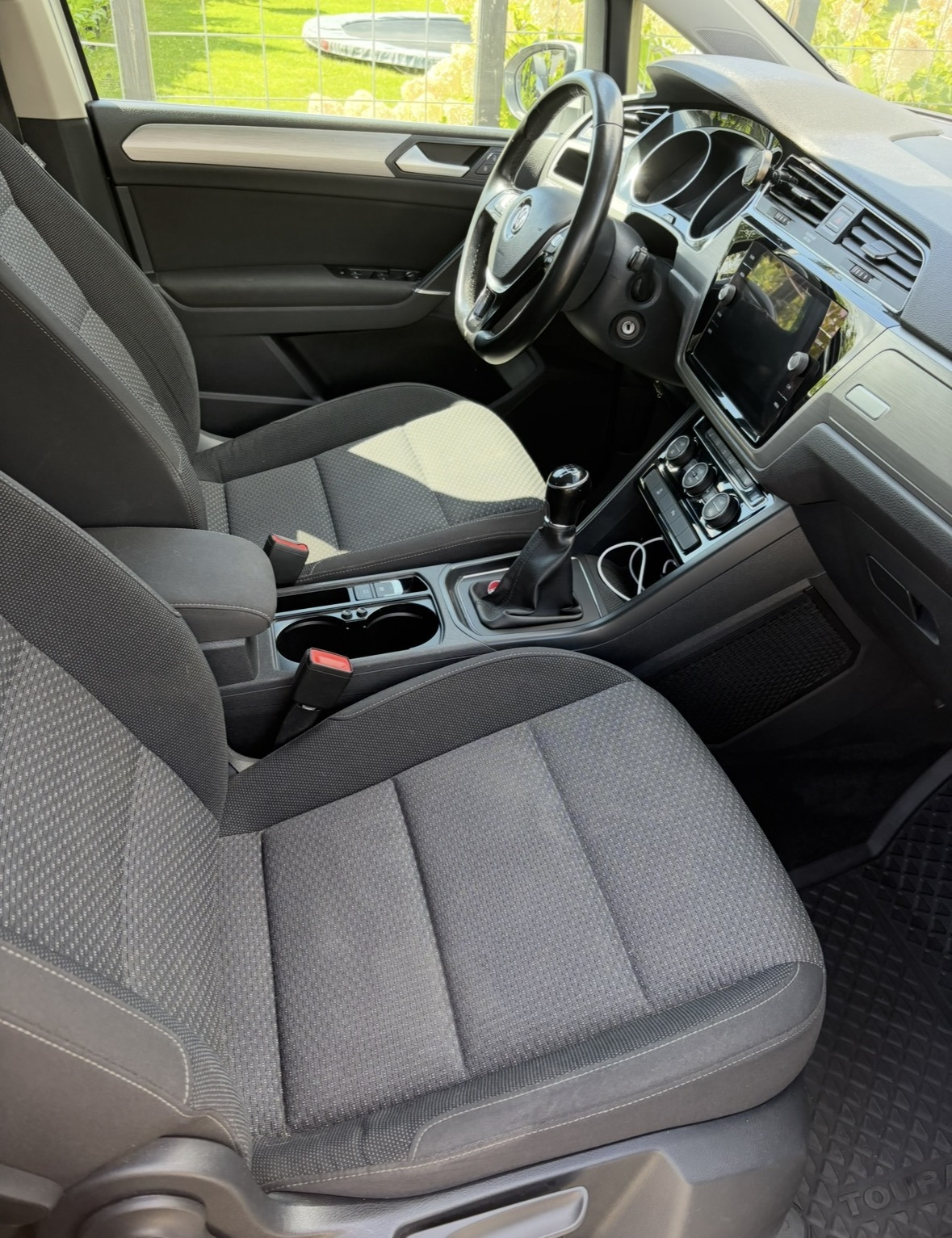 Hvid VW Touran fra 2017