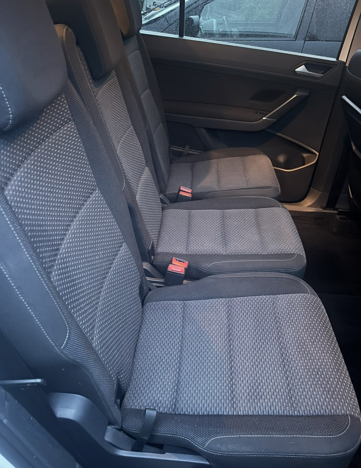 Hvid VW Touran fra 2017