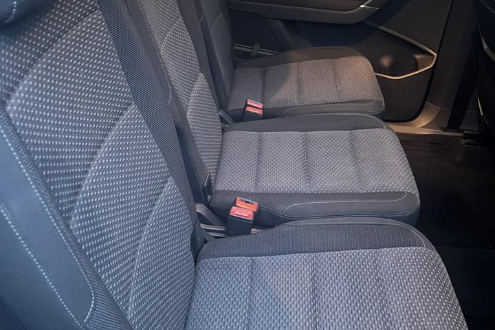 Hvid VW Touran fra 2017