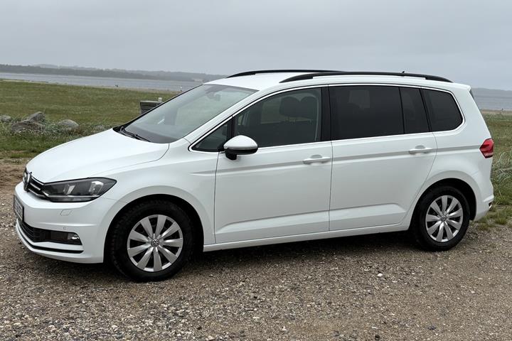 Hvid VW Touran fra 2017