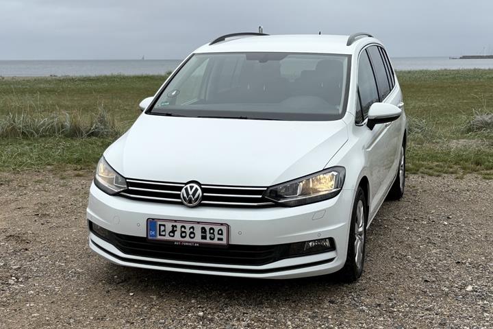 Hvid VW Touran fra 2017