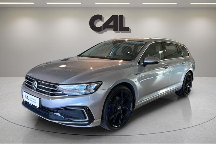 Sølv VW Passat fra 2021