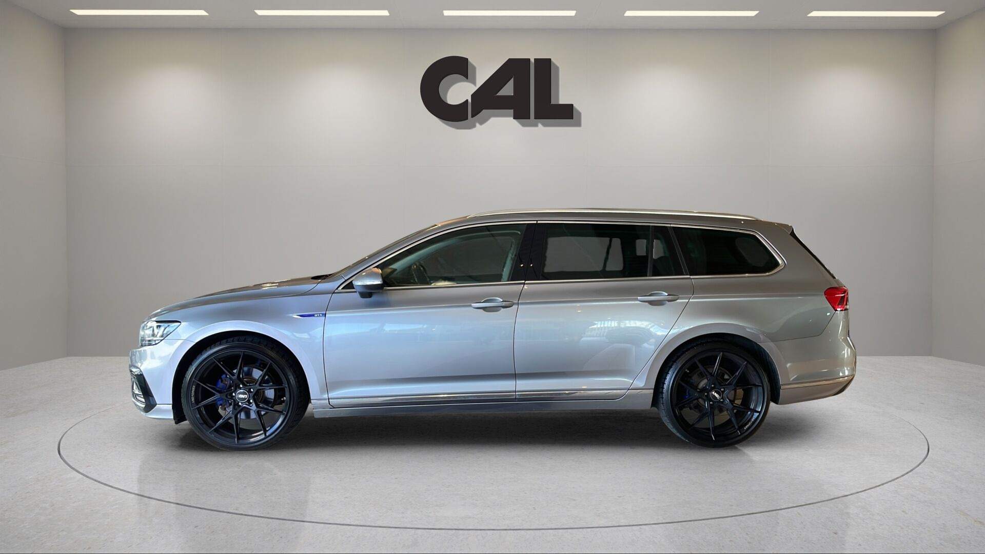 Sølv VW Passat fra 2021