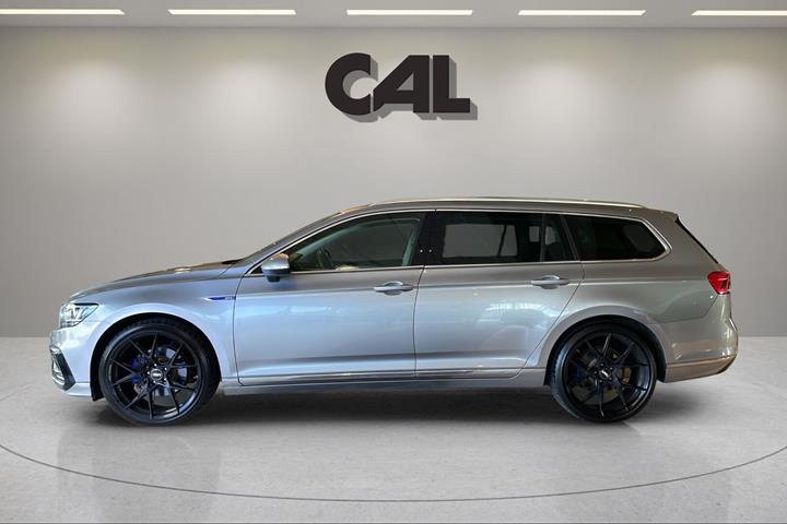 Sølv VW Passat fra 2021
