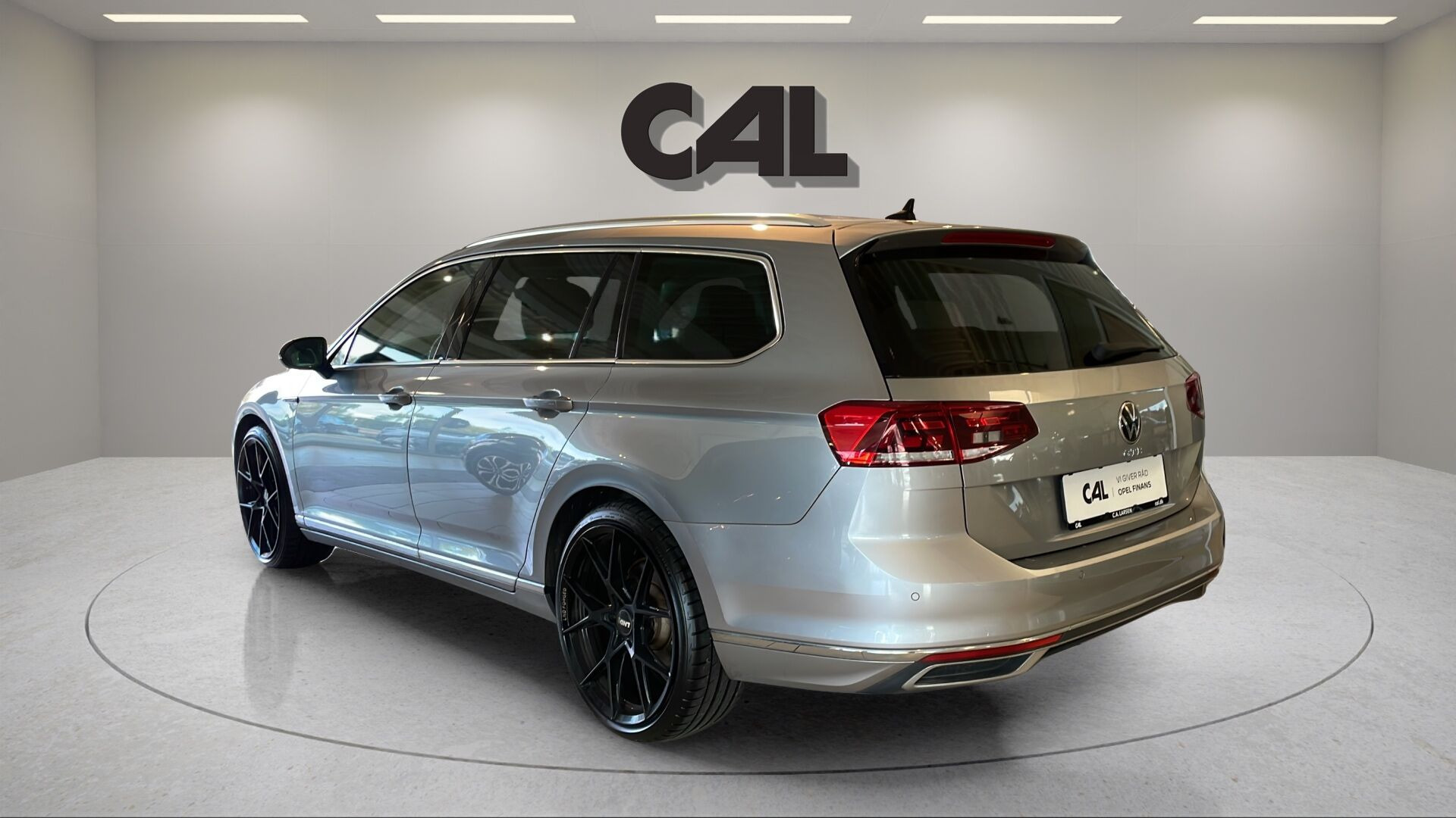 Sølv VW Passat fra 2021