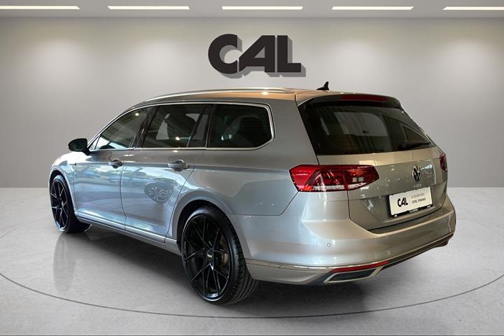 Sølv VW Passat fra 2021