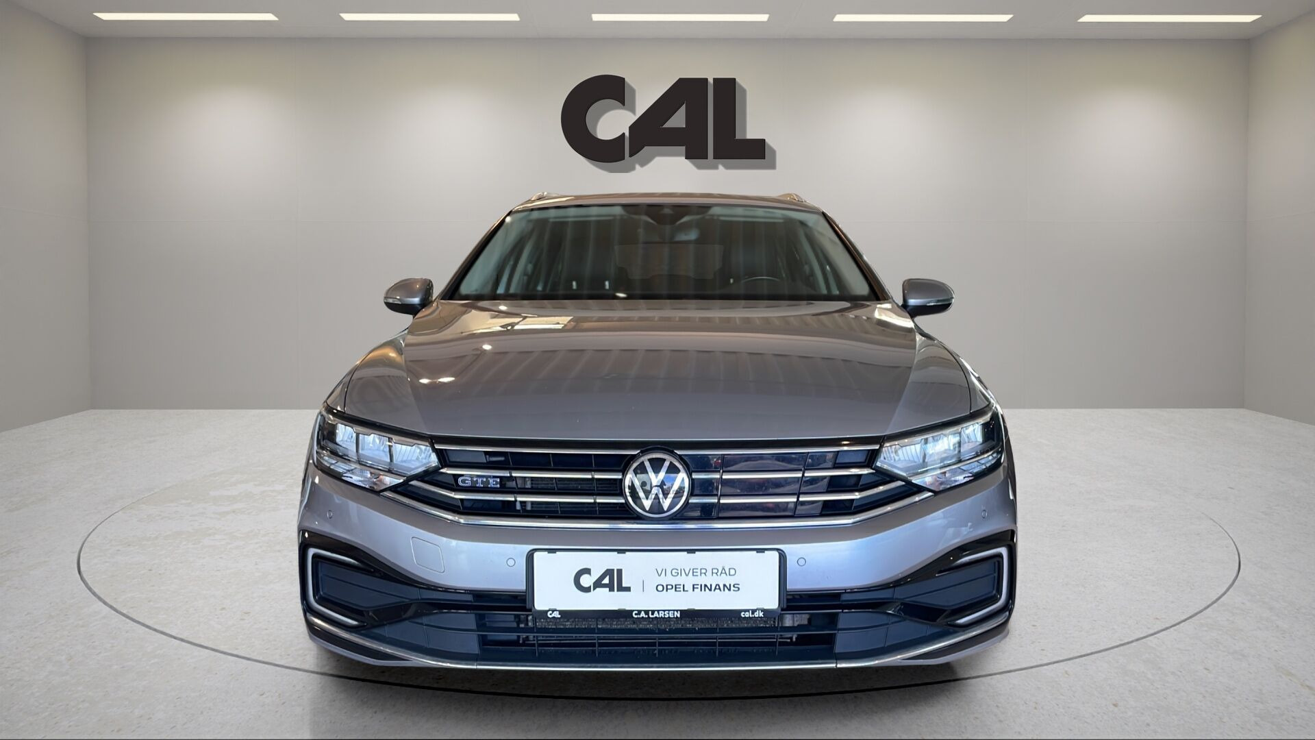 Sølv VW Passat fra 2021