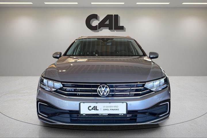 Sølv VW Passat fra 2021