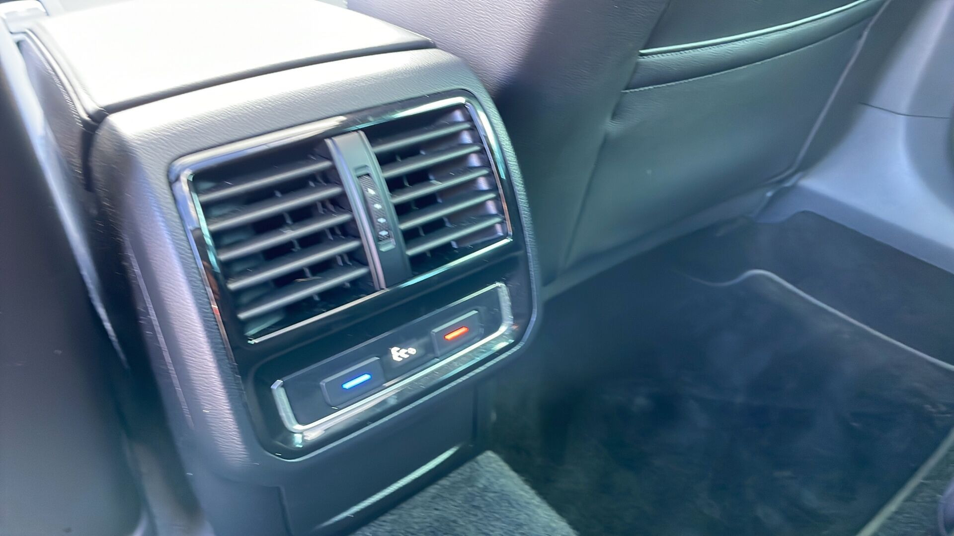Sølv VW Passat fra 2021