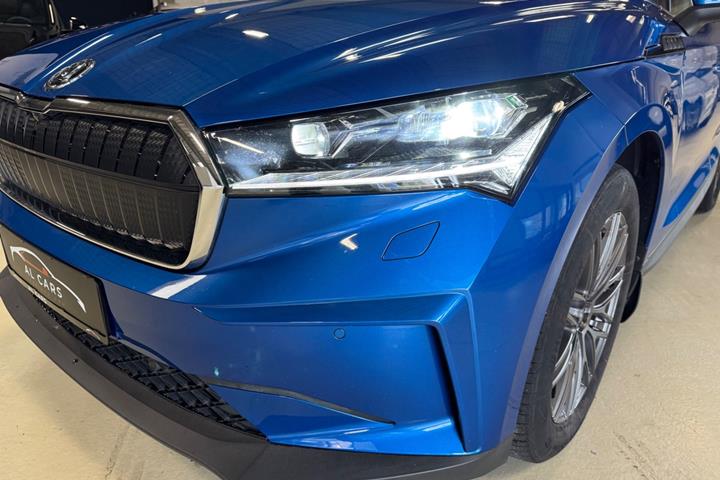Blå Skoda Enyaq fra 2021