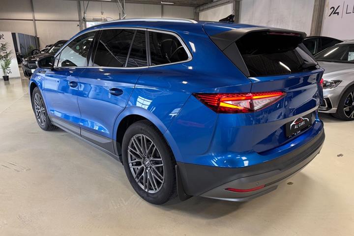 Blå Skoda Enyaq fra 2021