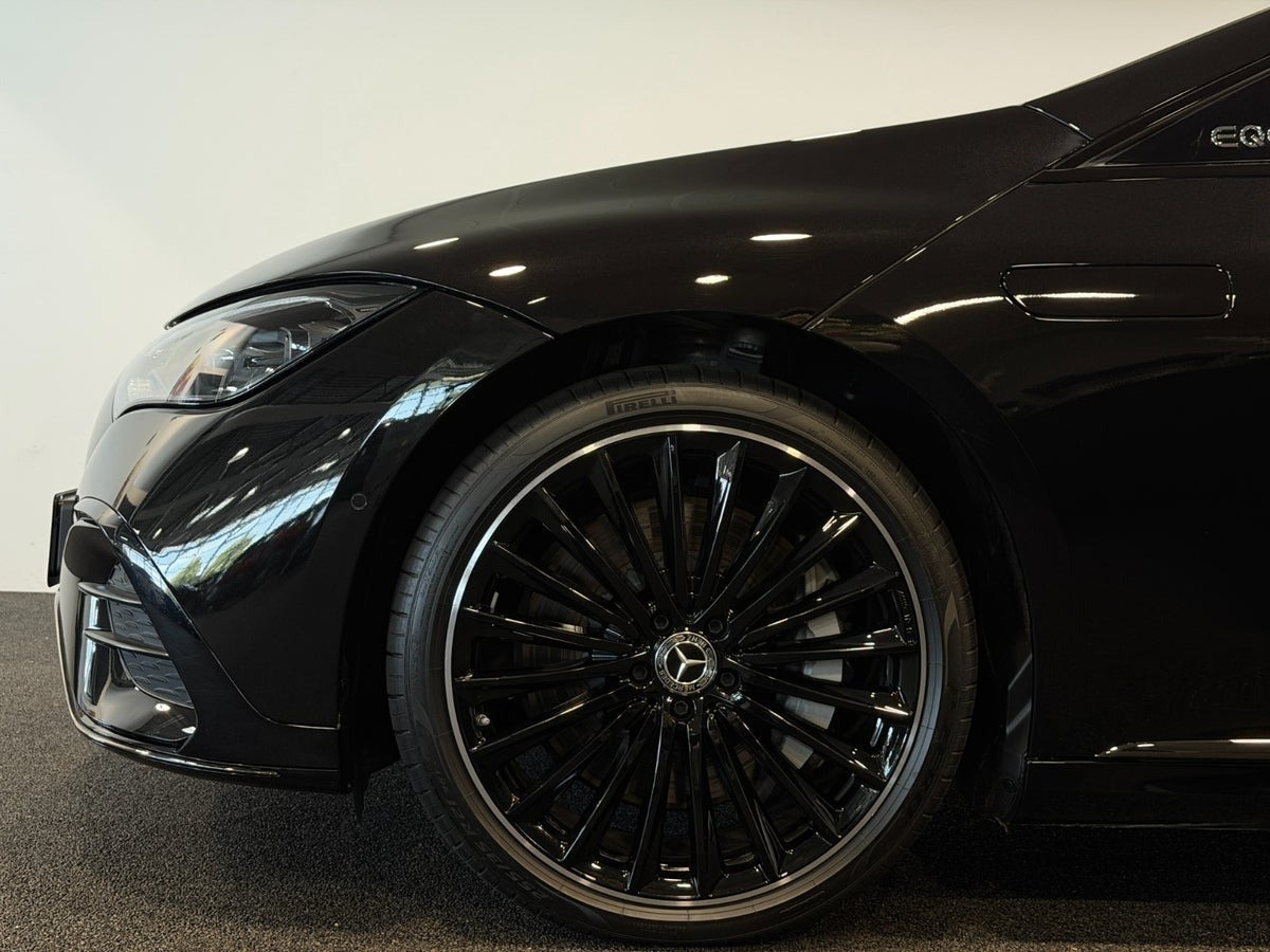 Sort Mercedes EQE350+ fra 2025