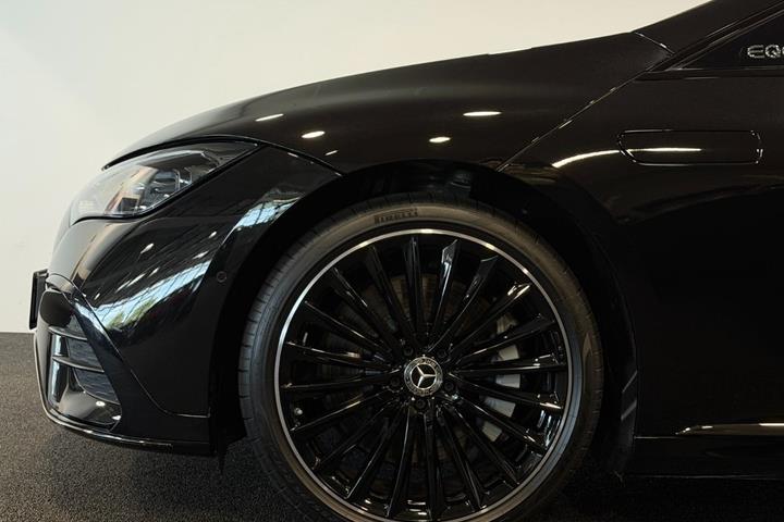 Sort Mercedes EQE350+ fra 2025