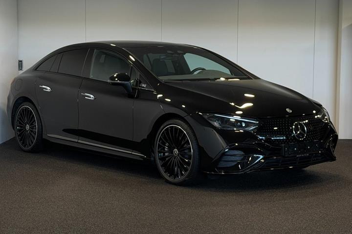 Sort Mercedes EQE350+ fra 2025