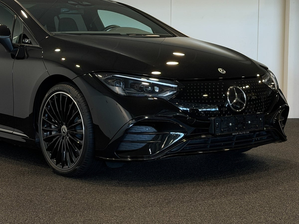 Sort Mercedes EQE350+ fra 2025