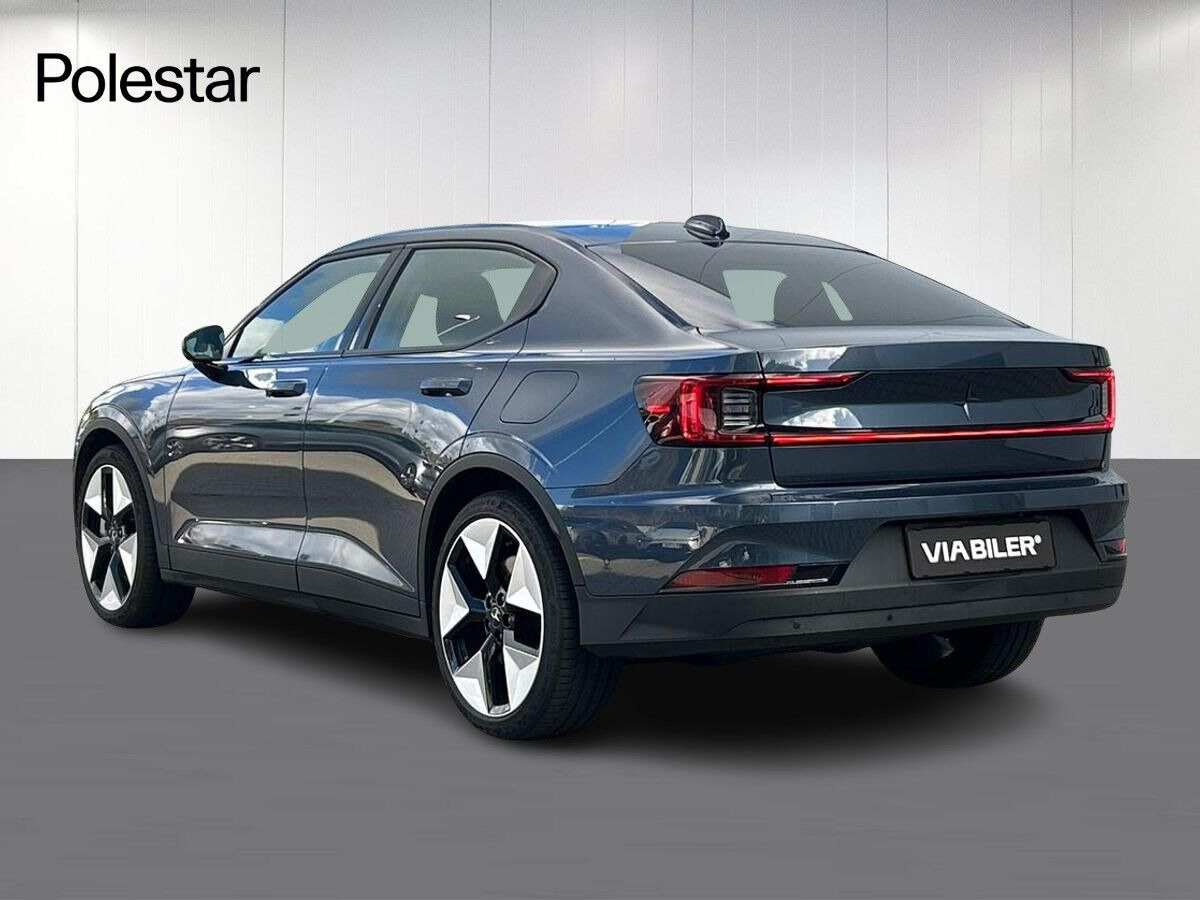 Sort Polestar 2 fra 2024