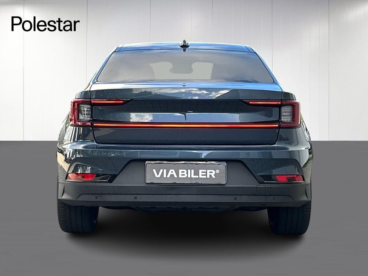 Sort Polestar 2 fra 2024