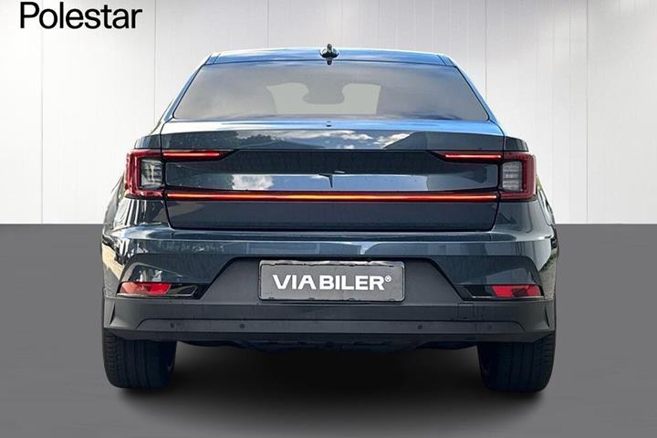 Sort Polestar 2 fra 2024