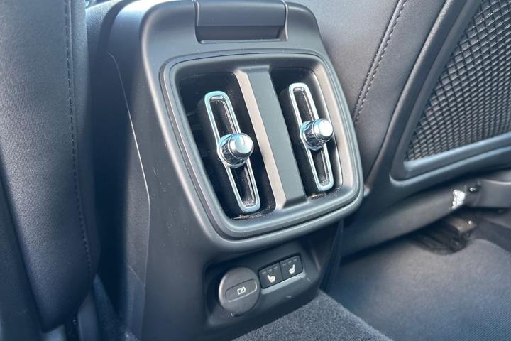 Sort Polestar 2 fra 2024