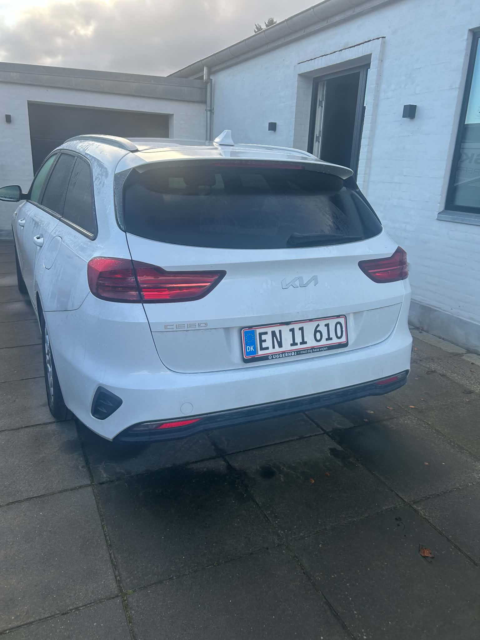 Hvid Kia Ceed fra 2023