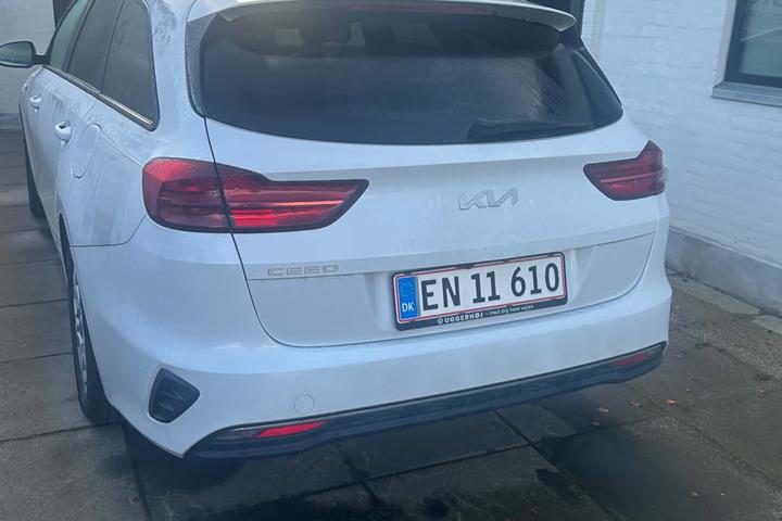 Hvid Kia Ceed fra 2023