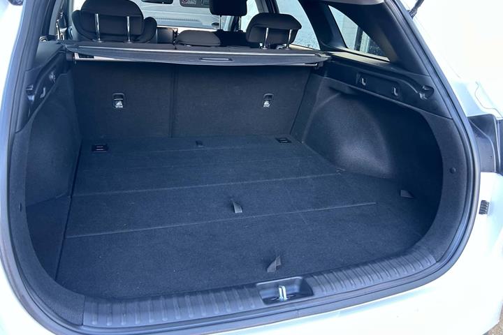 Hvid Kia Ceed fra 2023
