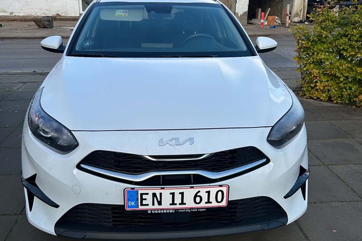 Hvid Kia Ceed fra 2023