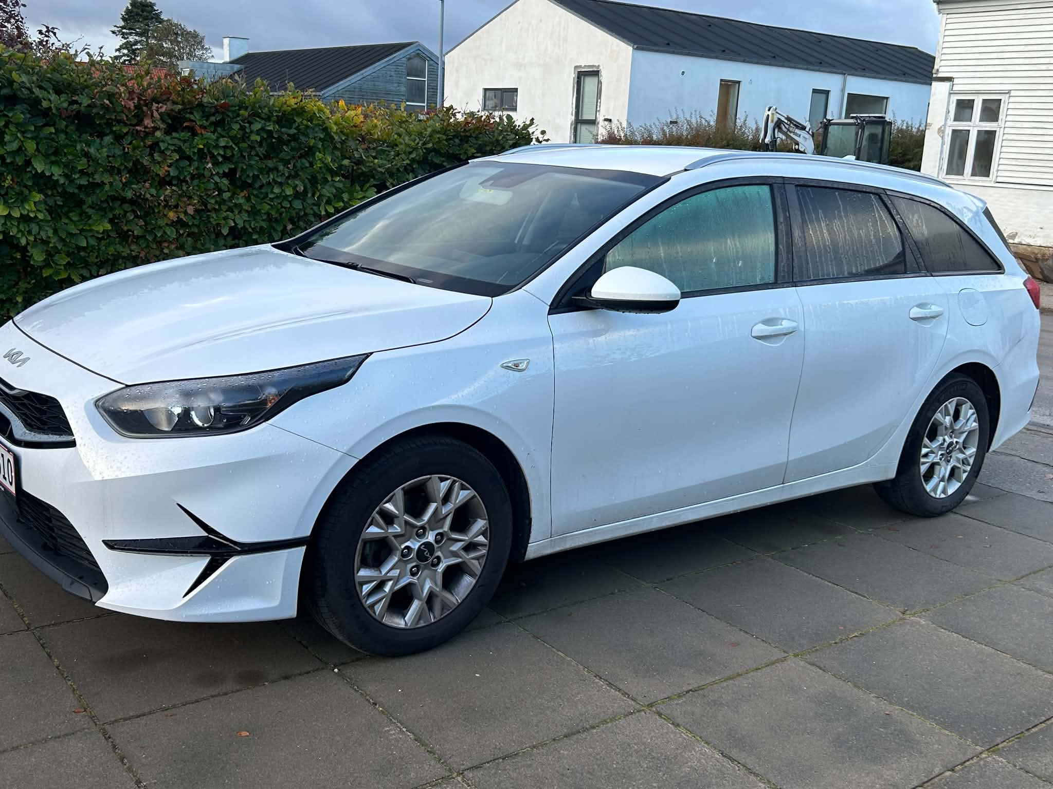 Hvid Kia Ceed fra 2023