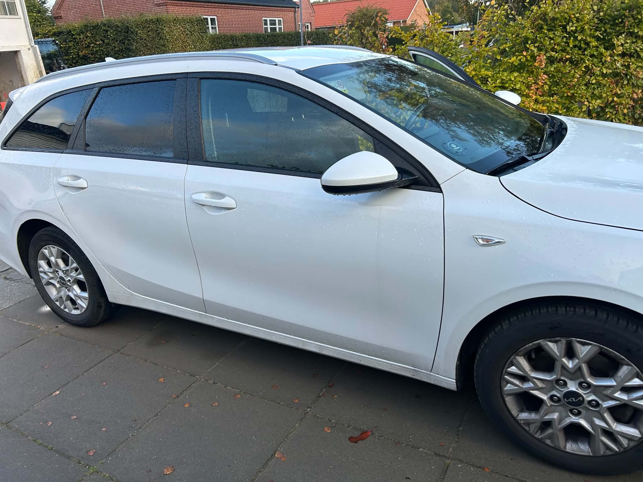 Hvid Kia Ceed fra 2023