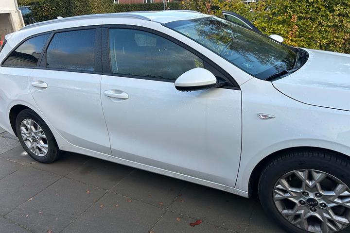 Hvid Kia Ceed fra 2023