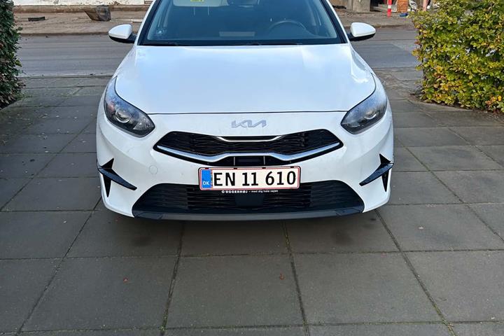 Hvid Kia Ceed fra 2023