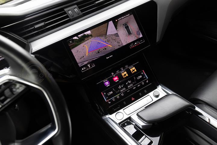 Grå Audi e-tron fra 2019