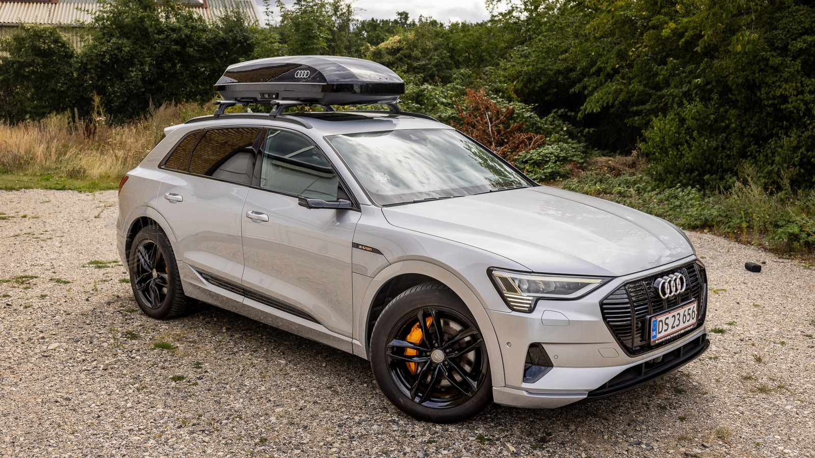 Grå Audi e-tron fra 2019