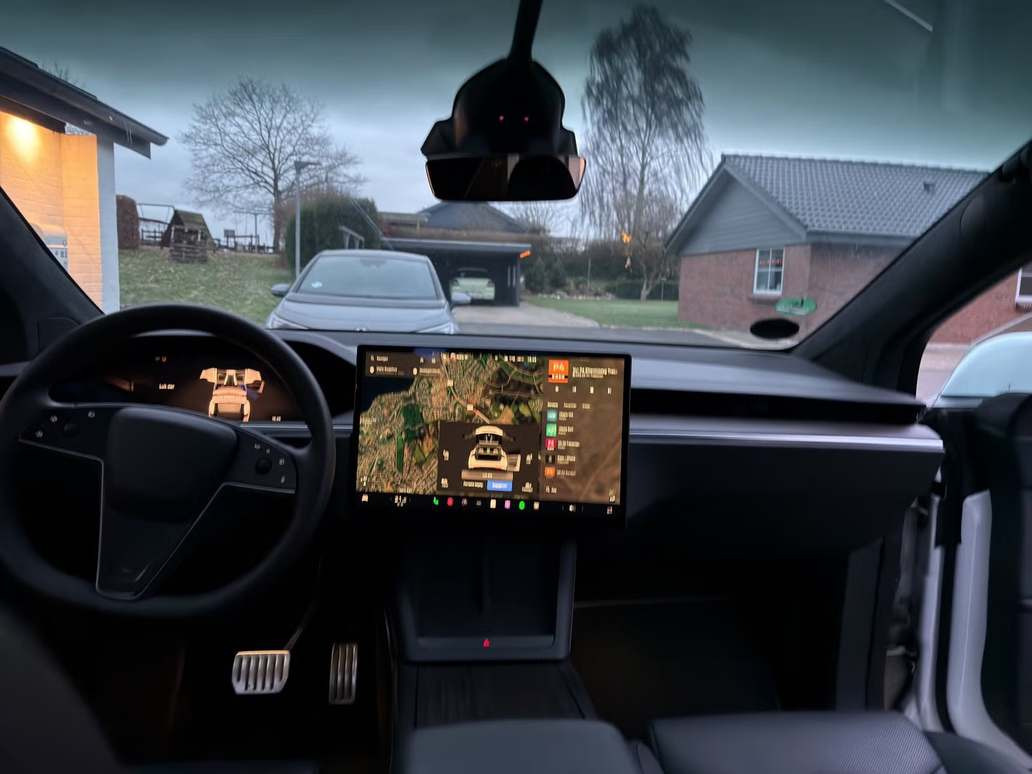 Hvid Tesla Model X fra 2024