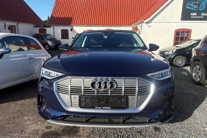 Blå Audi e-tron fra 2021