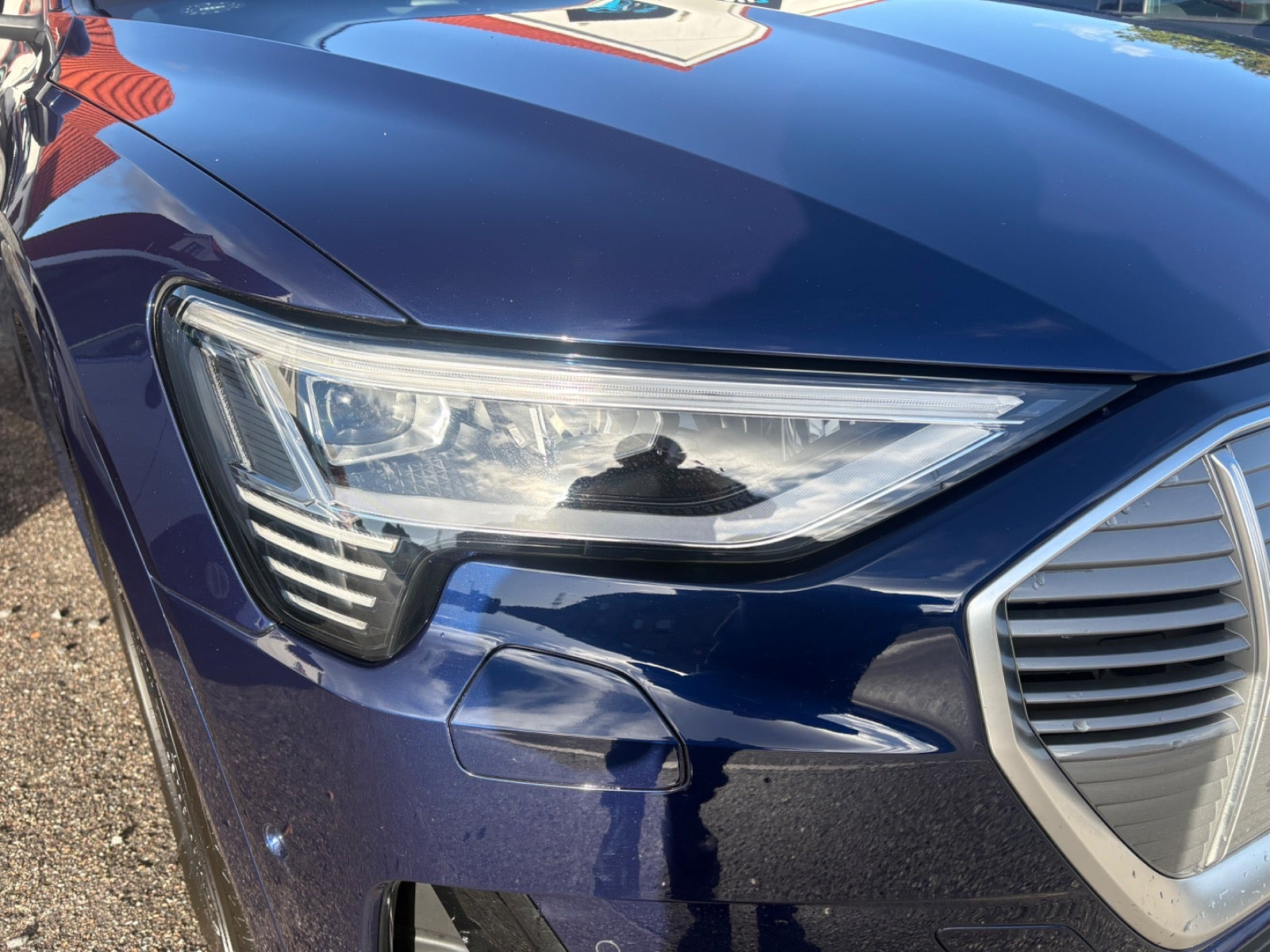 Blå Audi e-tron fra 2021