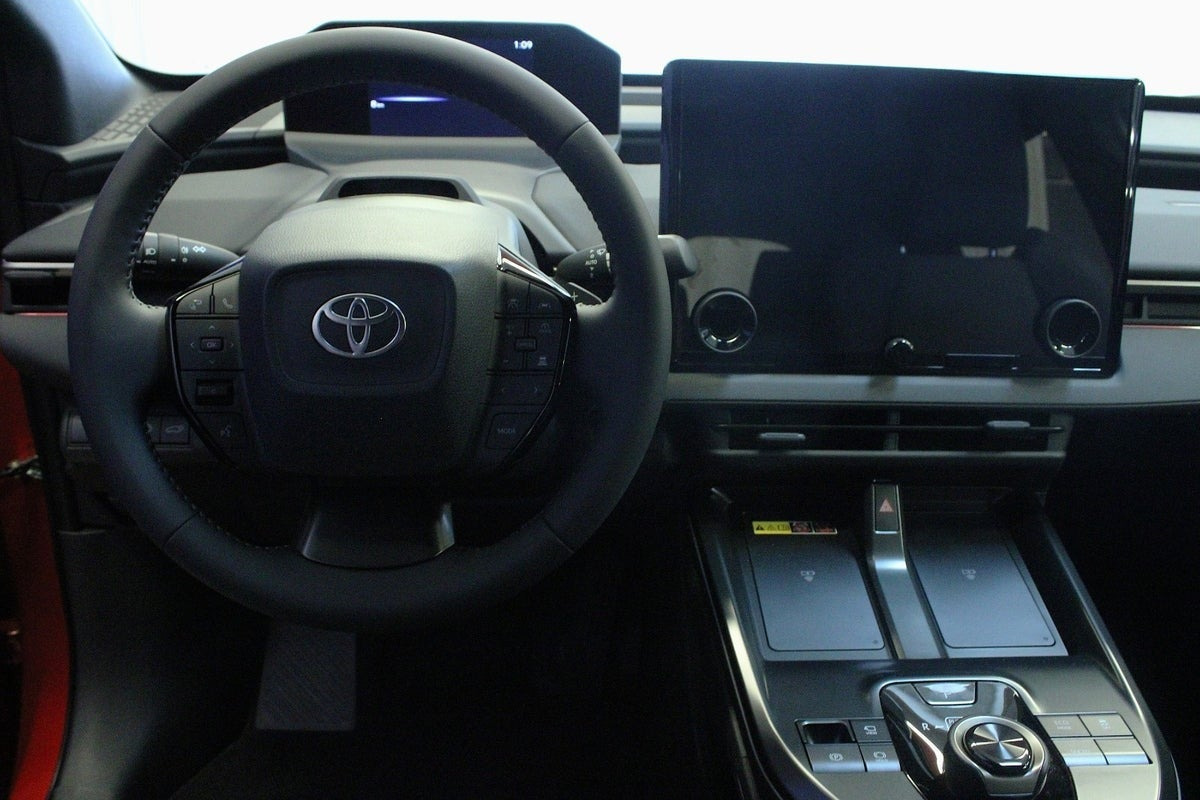 Rød Toyota BZ4X fra 2026