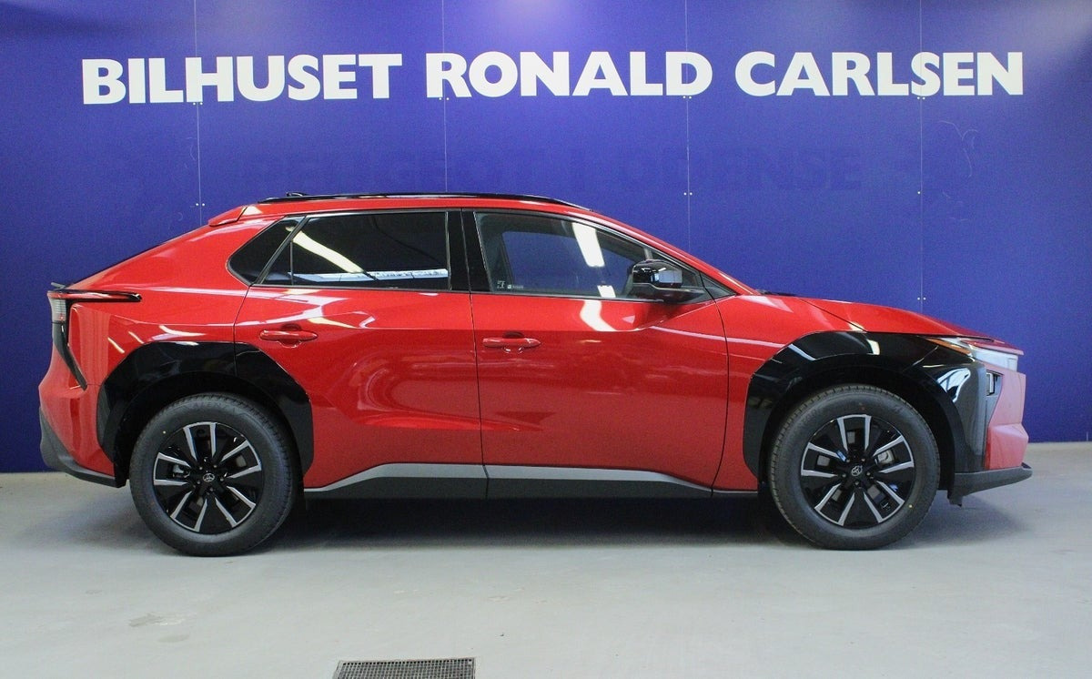 Rød Toyota BZ4X fra 2026