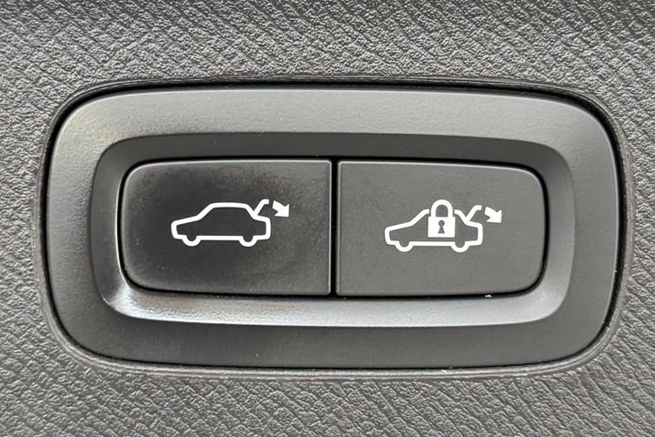 Blå Volvo XC90 fra 2019