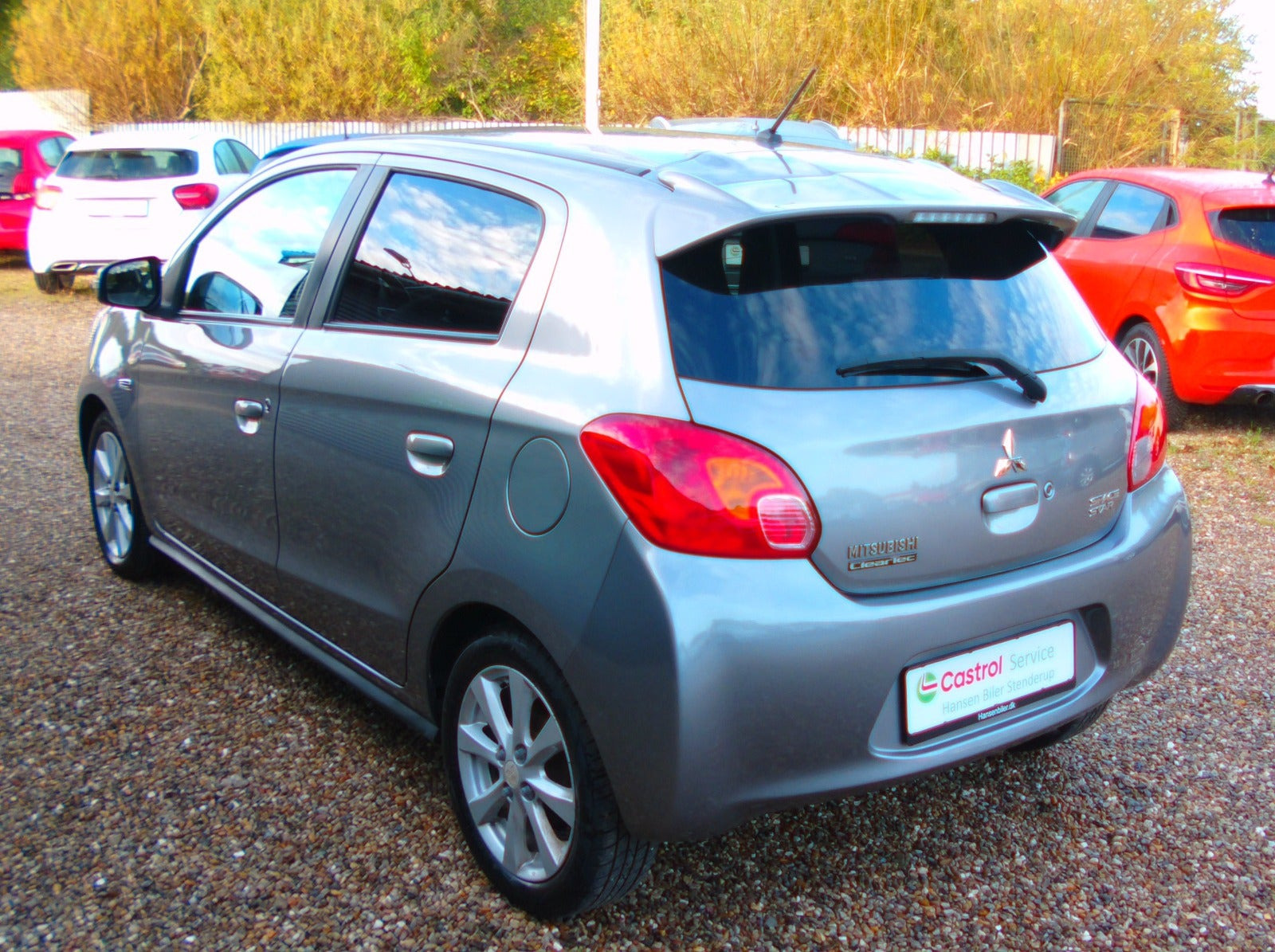 Grå Mitsubishi Space Star fra 2015