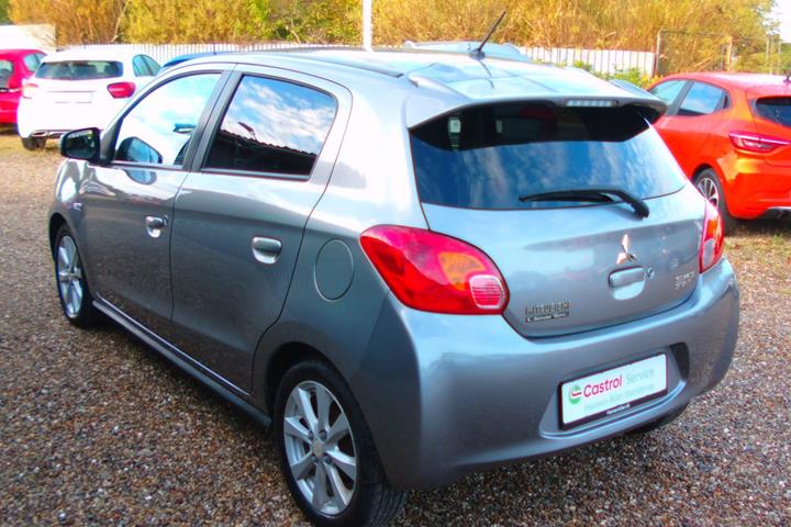 Grå Mitsubishi Space Star fra 2015