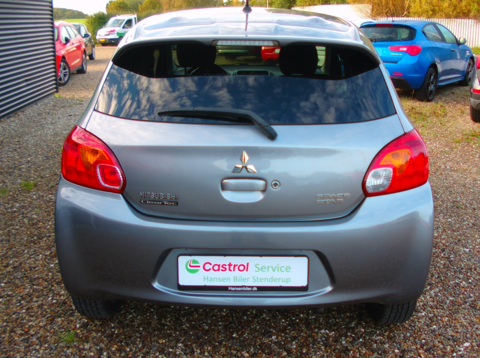 Grå Mitsubishi Space Star fra 2015