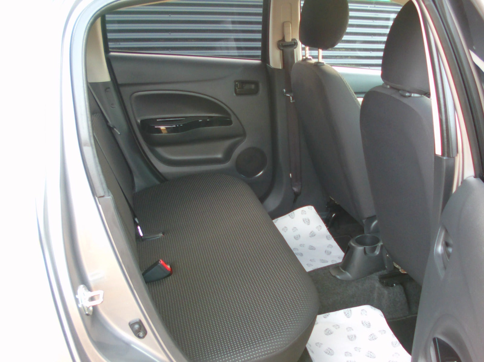 Grå Mitsubishi Space Star fra 2015